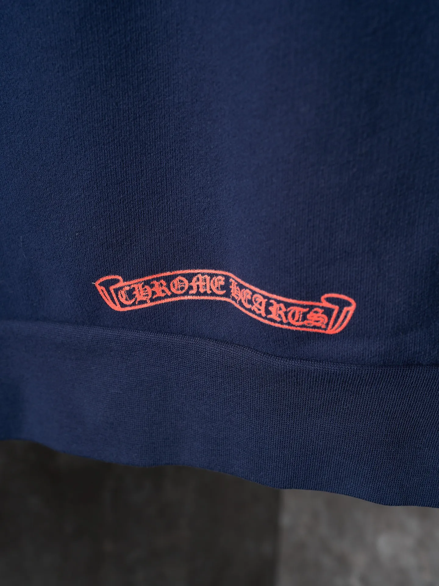 P420 Physical auction】Chrome Hearts/Chrome Heart red horseshoe print hooded sweatshirt [Ready stock] S M L A rebellious ceremony about wearing and performing. Adopt glue printing. The printing has been modified three times by the film screen. Use glue liquid paint to print the pattern on the fabric. Bake the fabric to fix the printed pattern. The fabrics have been washed and have a better hand feel. Not easy to deform, not easy to shrink, not easy to fade. Maintain long-term beauty and loose fit.